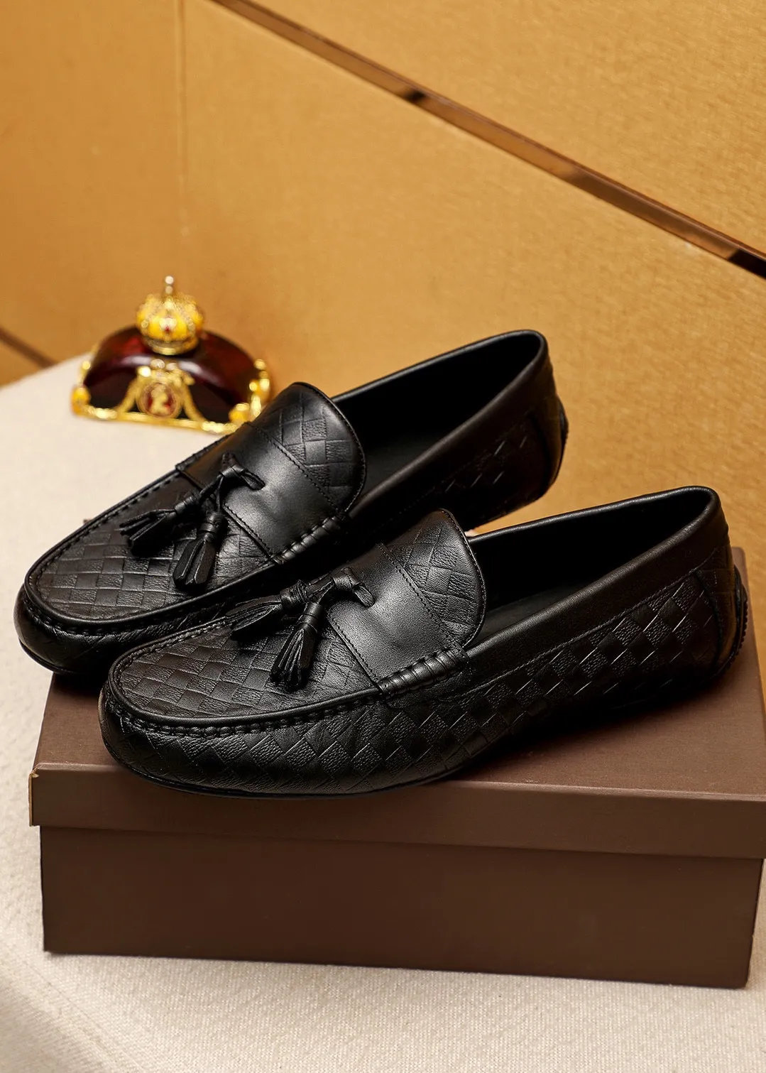 Men's Men's Shoes 💰: 420 💐BV Men's Slip-on Shoes® [BOTTEGA VENETA] Official website counter new model, one-to-one mold opening ⚠Italian calfskin embossed ➕Cow 🐂 leather lining. Driving slip-ons, available at counters, sizes 39-44 (38.45🉑️customized)